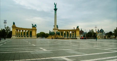 Hyperlapse/Moving timelapse of Heroes' Square in Budapest Stock Footage 105507703
