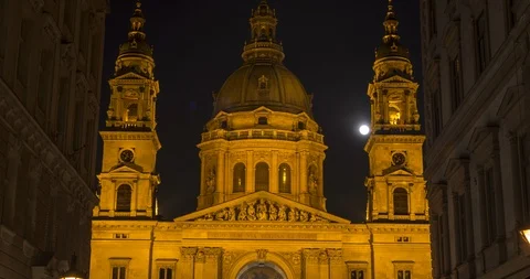 Hyperlapse/Moving timelapse of St Stephen's Basilica in Budapest Stock Footage 105508342