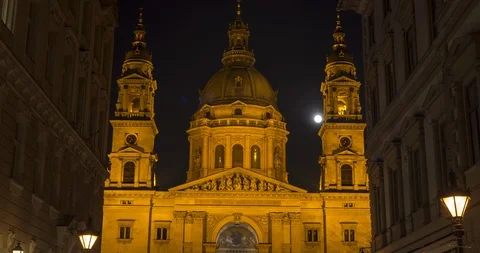 Hyperlapse/Moving timelapse of St Stephen's Basilica in Budapest Stock Footage 105539009