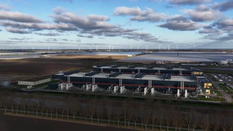 Hyperscale data center with wind turbines and solar panels 스톡 동영상 328164649