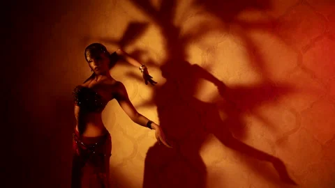 Hypnotic and seductive dance of beautiful woman in ancient oriental style 動画素材 193008797