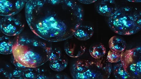 Hypnotic Disco Sphere Array Illuminates a Festive Evening 库存影片 334925717