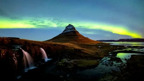 Hypnotic Northern Lights Dancing Above Snowy Scandinavian Peaks. Captivating 動画素材 334658792