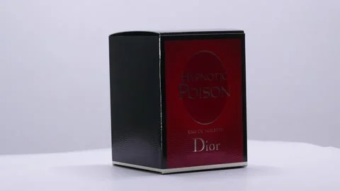Hypnotic Poison Dior Box with Perfume bottle rotation in studio Vidéo 171855490
