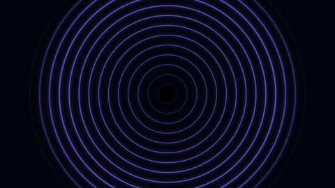 Hypnotic purple concentric rings radiating outward on a deep black background Vídeo Stock 338310791