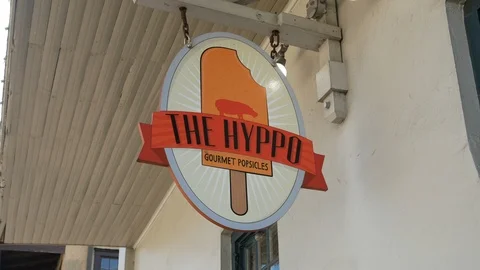 The Hyppo Popsicles Sign in St. Augustine, Florida, United States. Vidéo 116185468