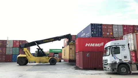 Hyster handling container_4k_2 Stock-Footage 134129235