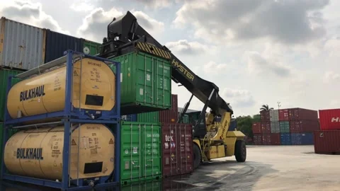 Hyster handling container_4k_3 Stock-Footage 134129253