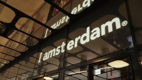 This is an I Amsterdam sign with a reflection shot with slow zoom Stock-Footage 104862810