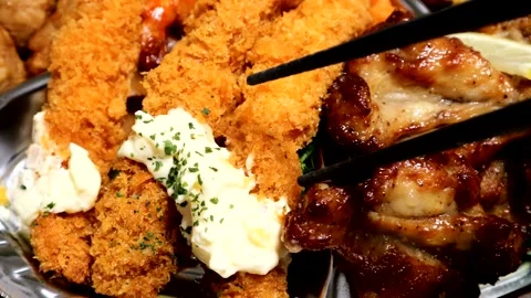 I ate the fried shrimp appetizer. Stock-Footage 336375180