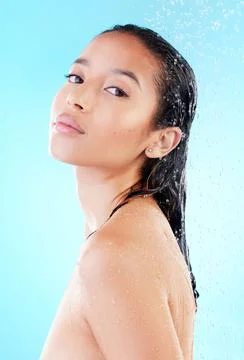I can do anything I put my mind to but not before taking a shower. a young woman Fotos de archivo