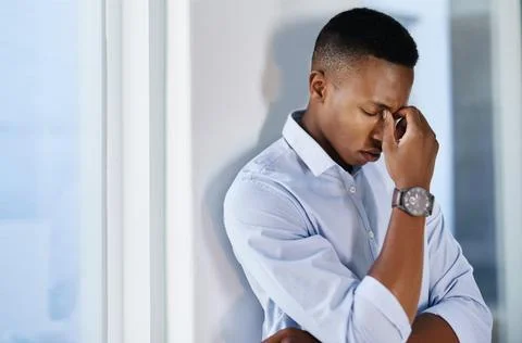 I can do this if I put my mind to it. a young and stressed businessman suffering Fotos de archivo