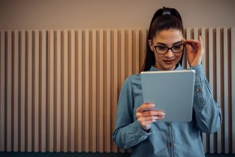 I have my study material on the tablet Foto stock