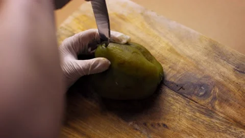 I make a cut of the baked pepper. I prepare Mexican Stuffed Poblano Peppers in Video stock 157782898