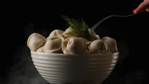 I prick a dumpling from a plate on a fork Vidéo 169182047