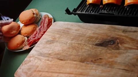 I put toasted burger bread on the table. Taste Classic American burger. 4k video Vidéo 159610132