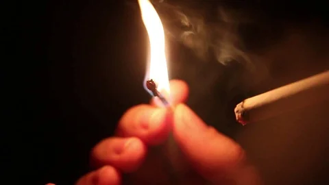 I start to smoke at night. Close-up. Darkness-light-darkness Video stock 71117662