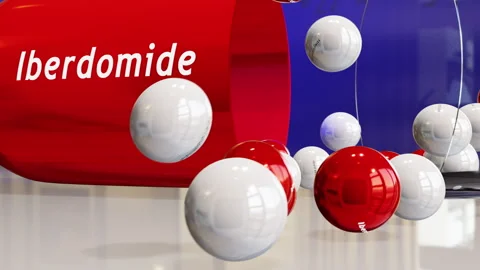 Iberdomide capsule - slow motion opening Vídeos de archivo 343687088