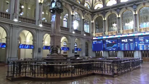 IBEX 35 extends its fall, loses 11,000 points affected by Tokyo collapse, Madrid Stock Footage 280716415