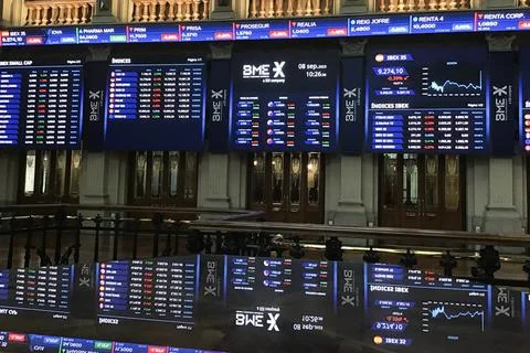 IBEX 35 index evolution chart at Madrid Stock Exchange, Spain - 08 Sep 2023 库存照片