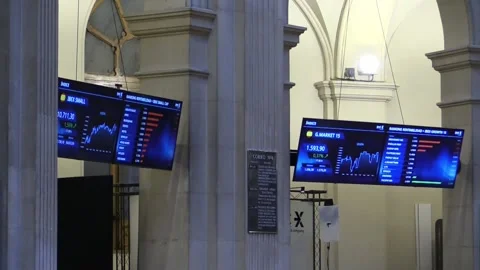 The IBEX 35 sets a new record, approaching 18,500 points after rising 0.19%, Mad Video stock 329691831