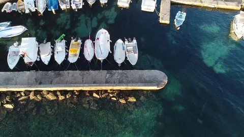 Ibiza aerial pull out from moored fishing boats Vidéo 82293966