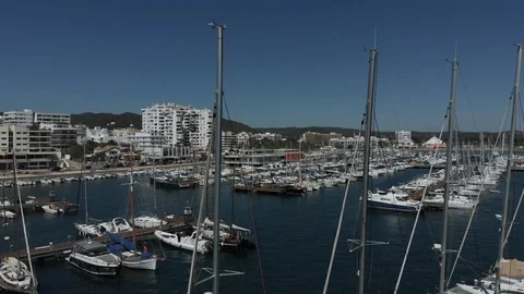 Ibiza Package 147 | low angle aerial drone city buildings mountain yacht masts Vídeo Stock 117365297