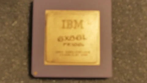 IBM 6x86l single core old cpu placed on a table Vídeos de archivo 149170415