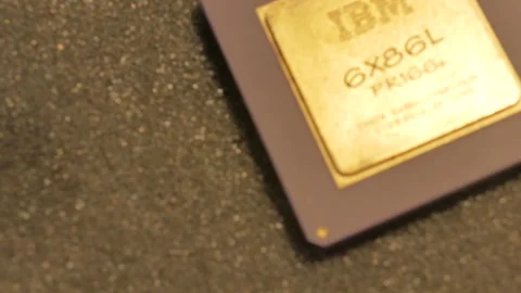 IBM 6x86l single core old cpu placed on a table Vídeos de archivo 149171106