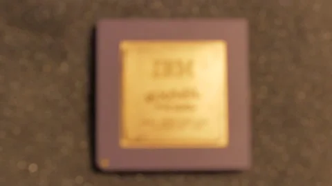IBM 6x86l single core old cpu placed on a table Vídeos de archivo 149171363