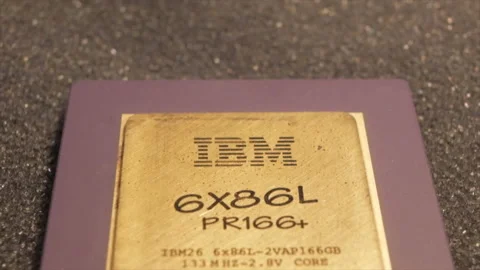 IBM 6x86l single core old cpu placed on a table Vídeos de archivo 149171824