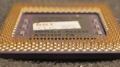 IBM 6x86l single core old cpu placed on a table Vídeos de archivo 149172856