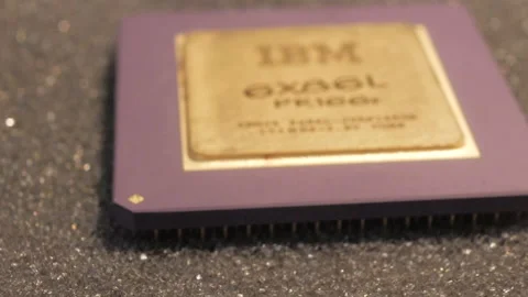 IBM 6x86l single core old cpu placed on a table 库存影片 149173400