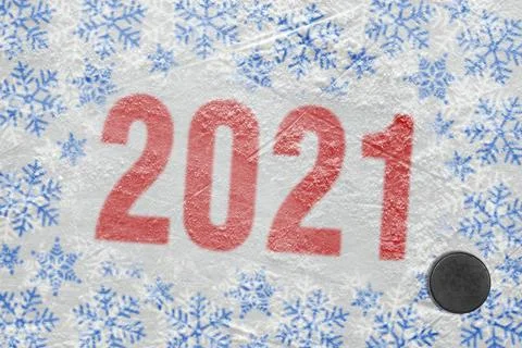 Ice arena with winter pattern and hockey puck Foto stock