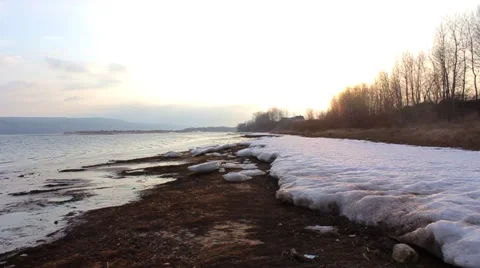 Ice on the Beatch River Motion 스톡 동영상 52668826