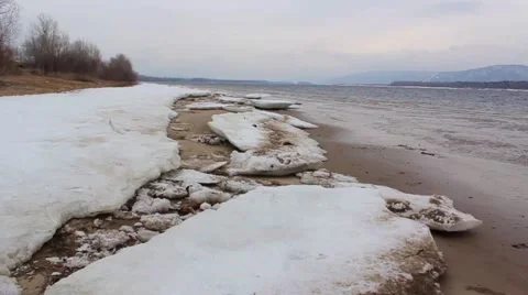 Ice on the Beatch River Motion 스톡 동영상 52669122