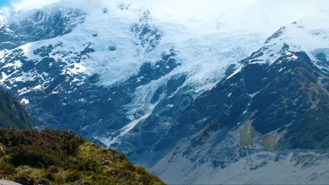 Ice breaking of glacier Видео 260367733