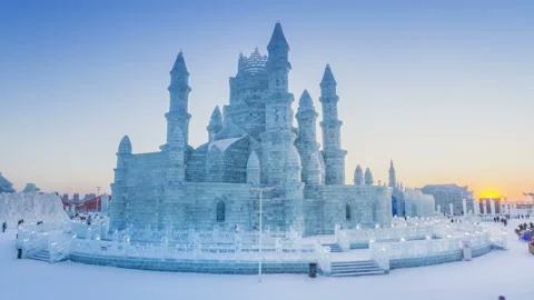 Ice building Stockbeeldmateriaal 104335012