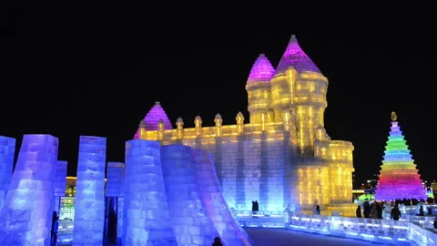 Ice building in Harbin Ice and Snow World Vídeo Stock 85773040