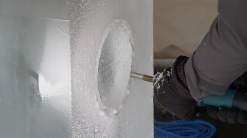 Ice carving with a power tool1 - medium shot 4K Stockbeeldmateriaal 101447009