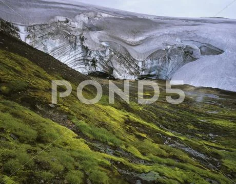 Ice cave near the mountain hrafntinnusker, laugavegur, landmannalaugar, icela Stock Photos