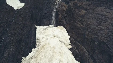 Ice Cave Waterfall 動画素材 88166527