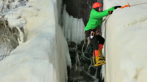 Ice climber in the crack 스톡 동영상 36785605