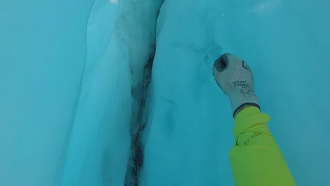 Ice climbers squeeze through ice crevece Stock Footage 115727434