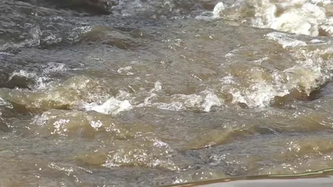 Ice-Cold Flow - Late Winter River Flowing Through the riverbed 스톡 동영상 331097878