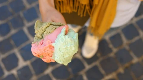 Ice Cream Cone In Hands 動画素材 98784682