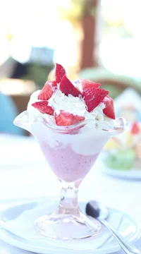 Ice cream with strawberry 스톡 동영상 44388328