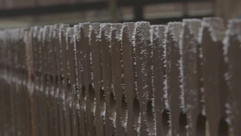 Ice crystals on fence 動画素材 76326979