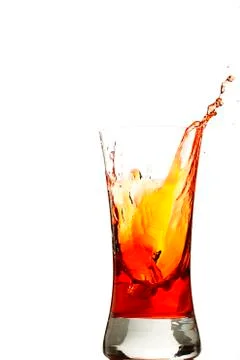Ice cube falls in red liquid Foto stock