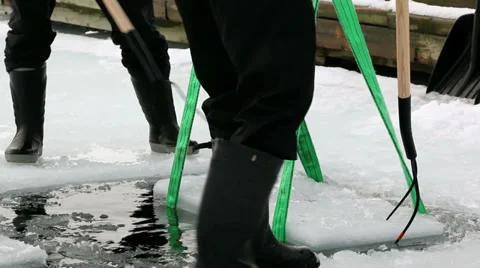 Ice cube lifting Stock Footage 35514207